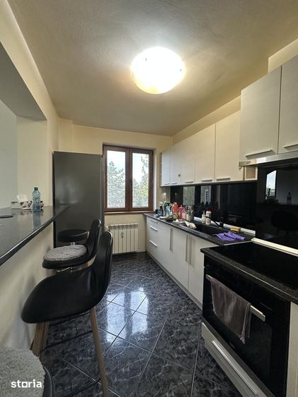 Apartament cu 3 camere semidecomandat în Nord