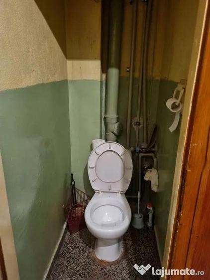 Garsonieră decomandată în Girocului