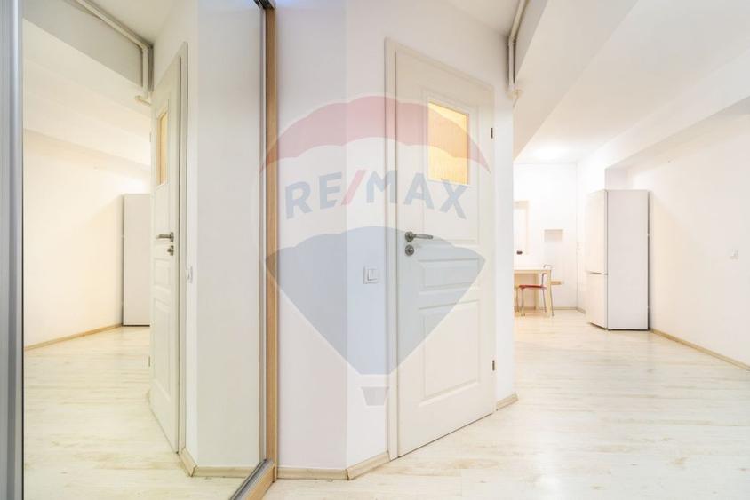 Apartament cu 2 camere semidecomandat, mobilat în Văcăresti