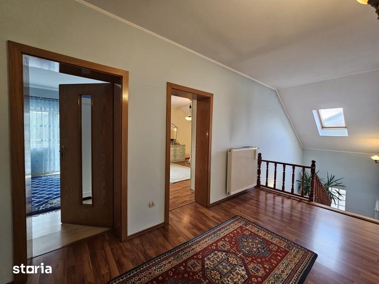 Casă cu 5 camere cu Teren 1159 Mp în Zăvoi
