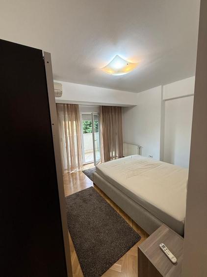 Apartament cu 3 camere decomandat, mobilat în Herăstrău