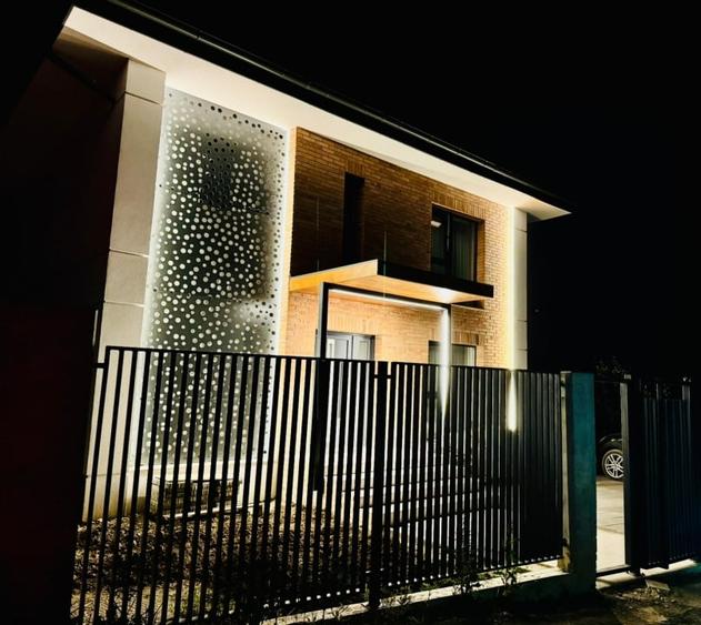 Casă individuală cu 4 camere cu Canalizare în Dezmir