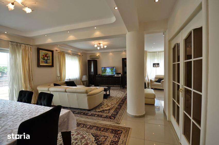 Casă cu 5 camere decomandat cu Teren 700 Mp în Central