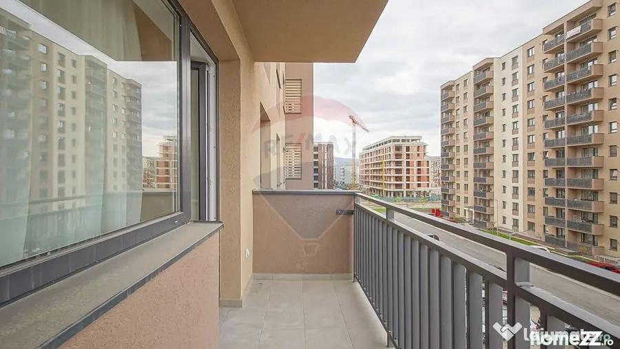 Apartament cu 3 camere decomandat în Tractorul