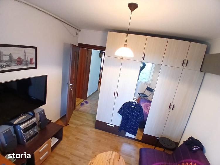 Apartament cu 4 camere decomandat în Rahova