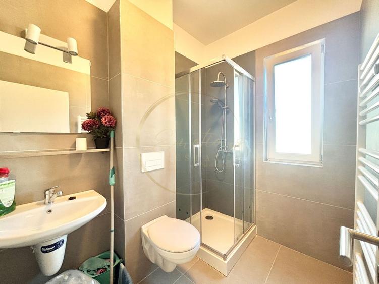 Apartament cu 3 camere decomandat, mobilat în Torontalului