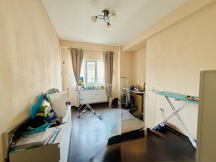 Apartament cu 3 camere decomandat, mobilat în Chiajna