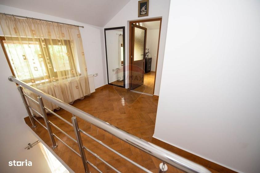 Casă cu 4 camere în Prunaru