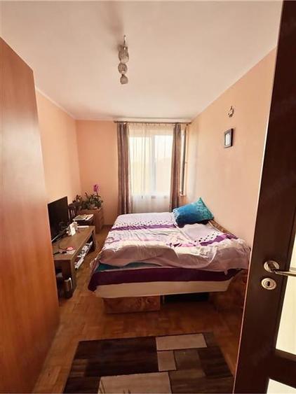 Apartament cu 3 camere semidecomandat, mobilat în Tractorul