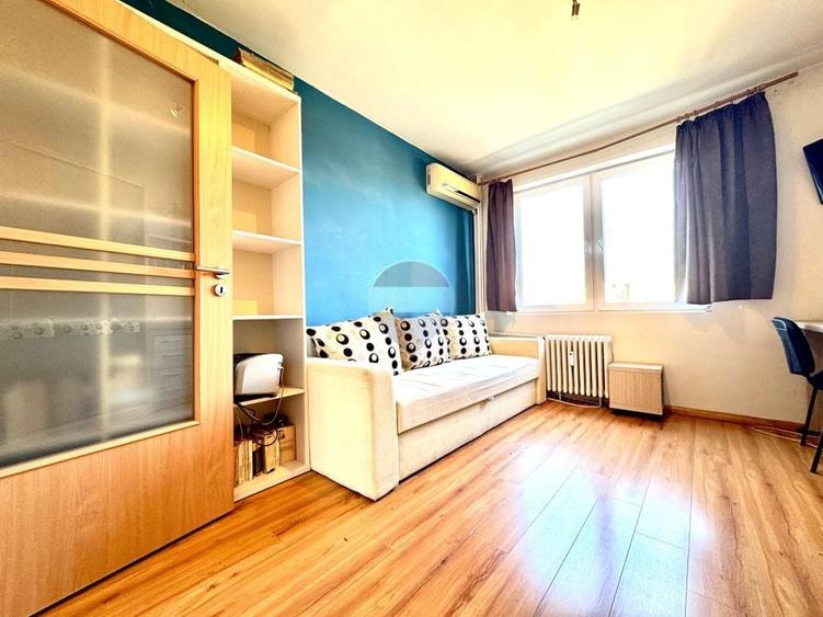 Apartament cu 3 camere semidecomandat, mobilat în Central