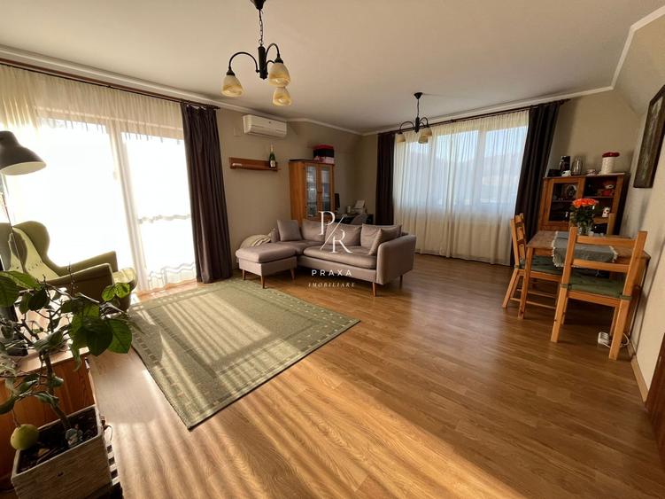 Casă individuală cu 7 camere cu Teren 1076 Mp în Florești