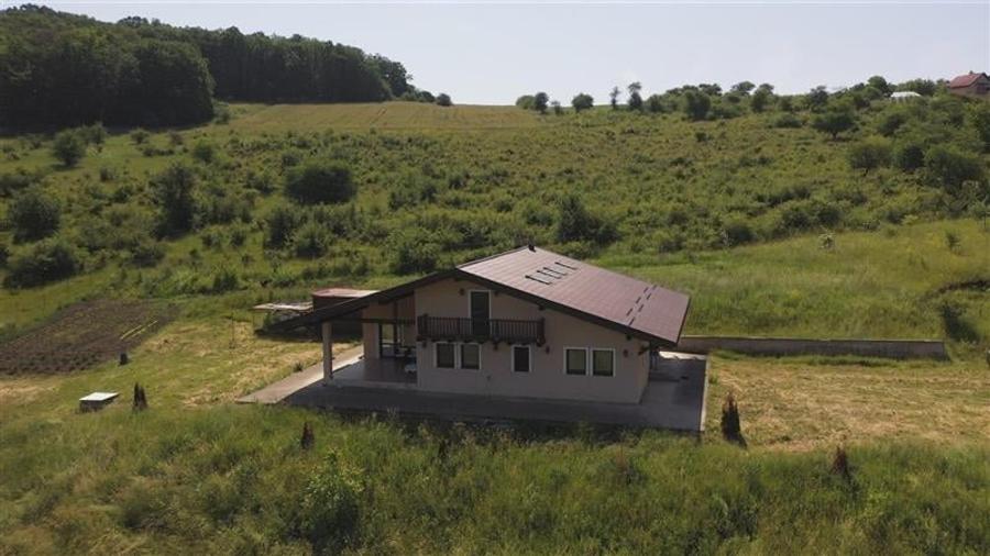Casă individuală cu 6 camere cu Teren 46000 Mp în Herghelia