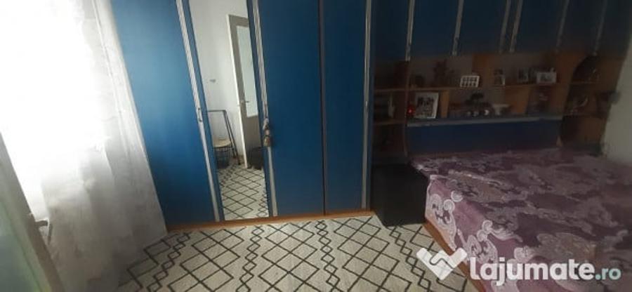 Apartament cu 2 camere nedecomandat în Decebal
