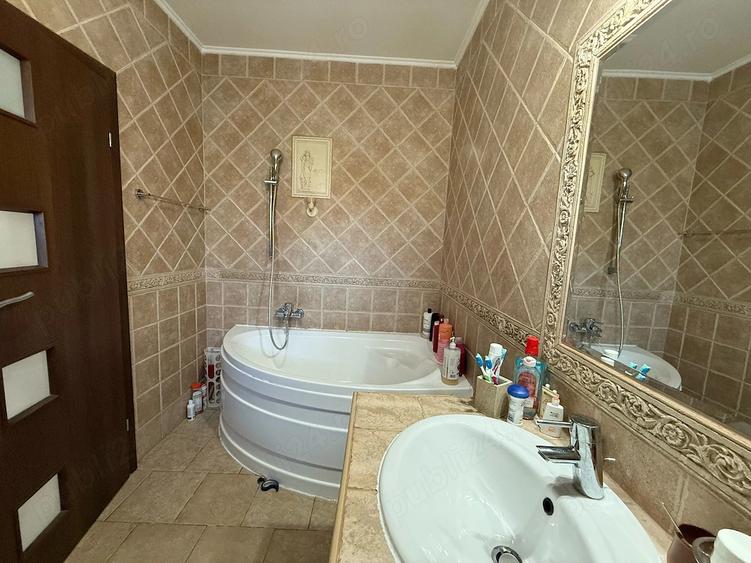 Casă cu 5 camere cu Teren 1000 Mp în Titan