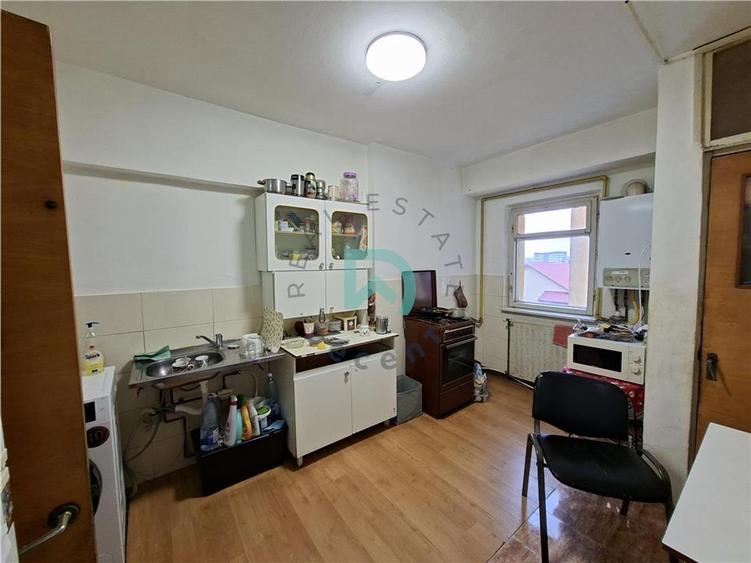 Apartament cu 3 camere decomandat în Răcădău