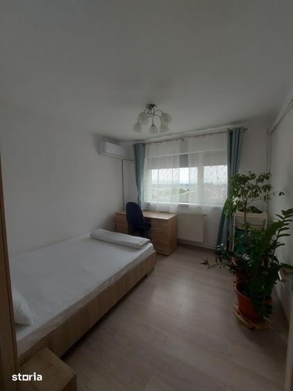 Apartament cu 3 camere decomandat în Micro 4