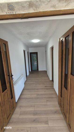 Casă cu 9 camere cu Teren 510 Mp în Crevedia