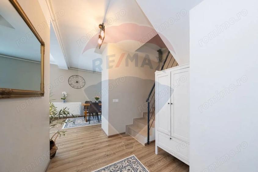 Apartament cu 3 camere semidecomandat în Tractorul