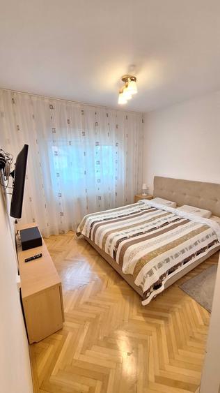 Apartament cu 4 camere decomandat în Complex Studențesc
