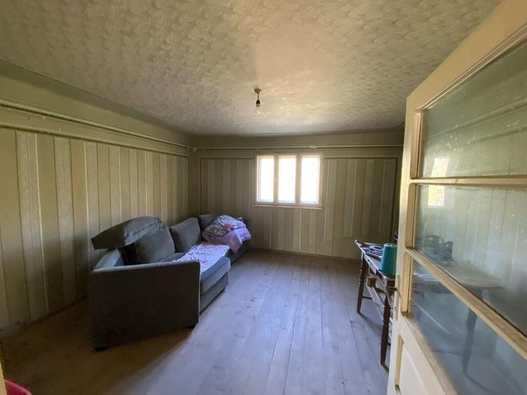 Casă cu 4 camere cu Teren 3400 Mp în Cornițel
