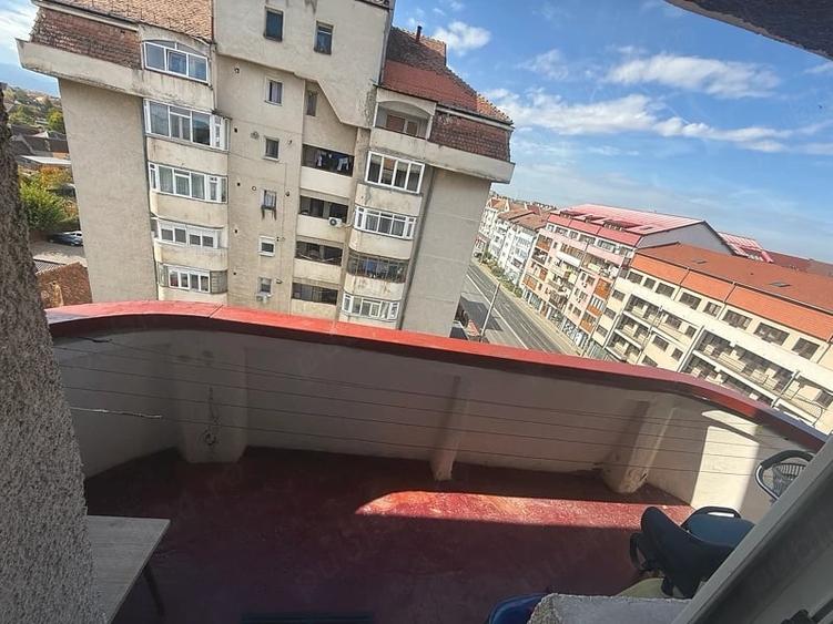 Apartament cu 4 camere decomandat în Turnișor
