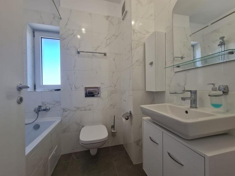 Apartament cu 3 camere decomandat în Barbu Văcărescu