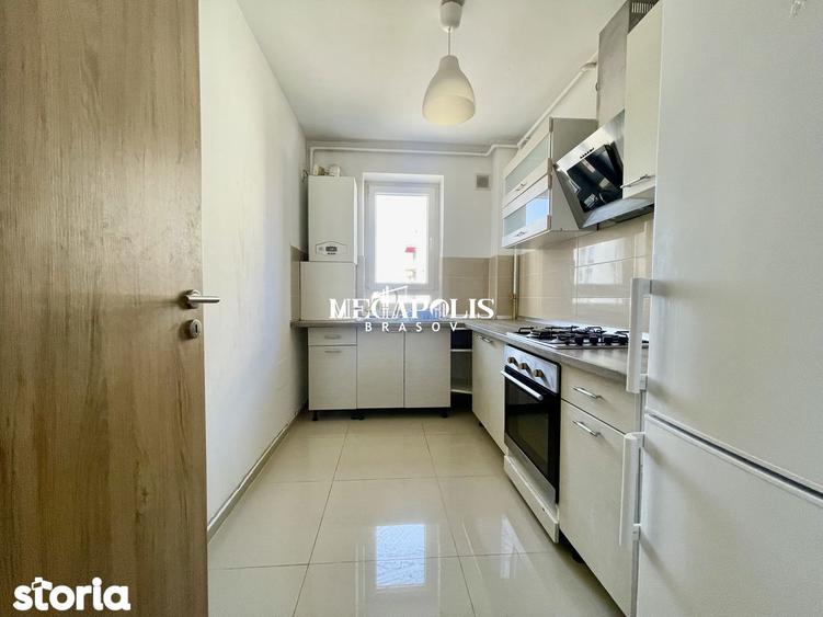 Apartament cu 2 camere decomandat în Tractorul