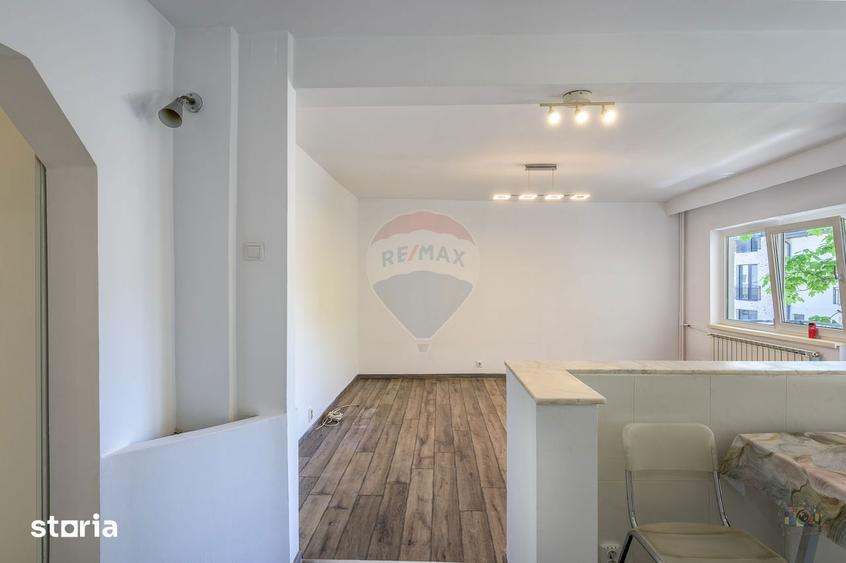 Apartament cu 3 camere în Tei