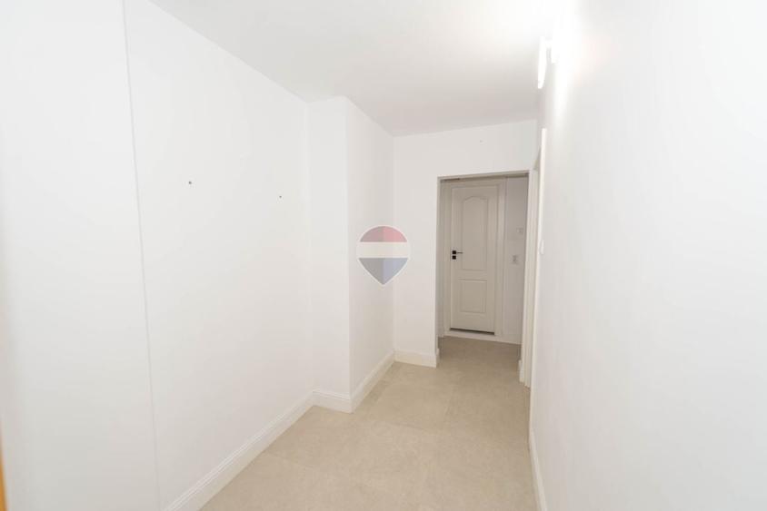 Apartament 3 camere de vanzare, balcon, renovat,  Berceni, sector 4 - 11