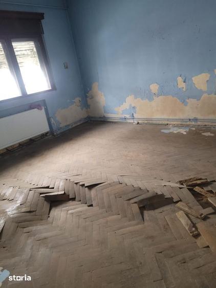 Casă cu 5 camere cu Teren 468 Mp în Coșbuc