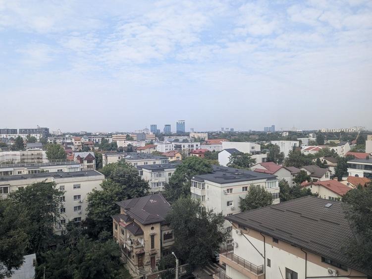 Apartament cu 2 camere decomandat în Lacul Tei