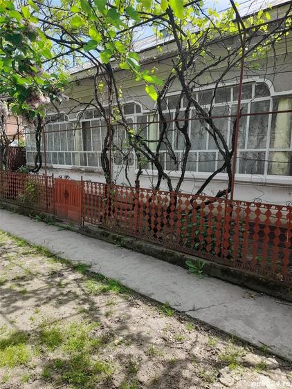 Casă cu 5 camere cu Teren 700 Mp în Peretu