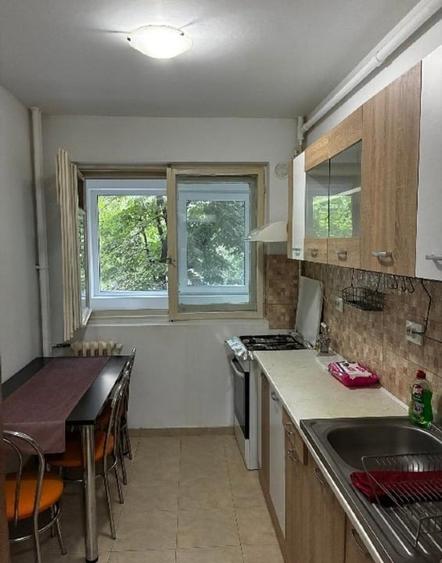 Apartament cu 2 camere semidecomandat, mobilat în Baba Novac