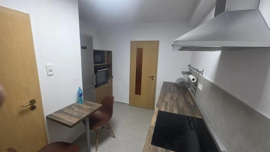 Apartament cu 3 camere decomandat în Spitalul Județean