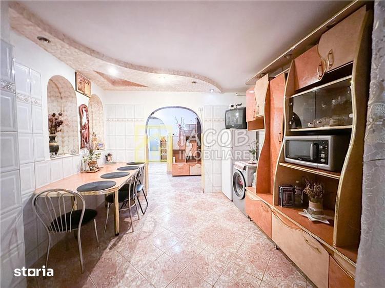 Apartament cu 3 camere decomandat în Bistrița Lac