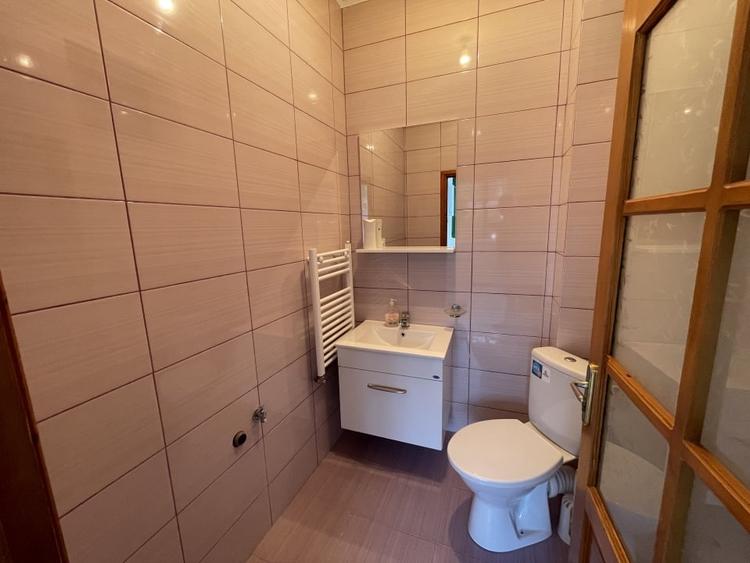 Casă individuală cu 8 camere cu Teren 265 Mp în Brâncoveanu