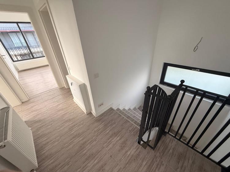 Duplex cu 4 camere cu Canalizare în Brătășanca
