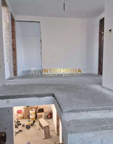 Casă individuală cu 5 camere cu Canalizare în Micești
