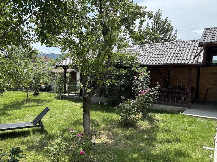Casă cu 3 camere cu Teren 986 Mp în Central