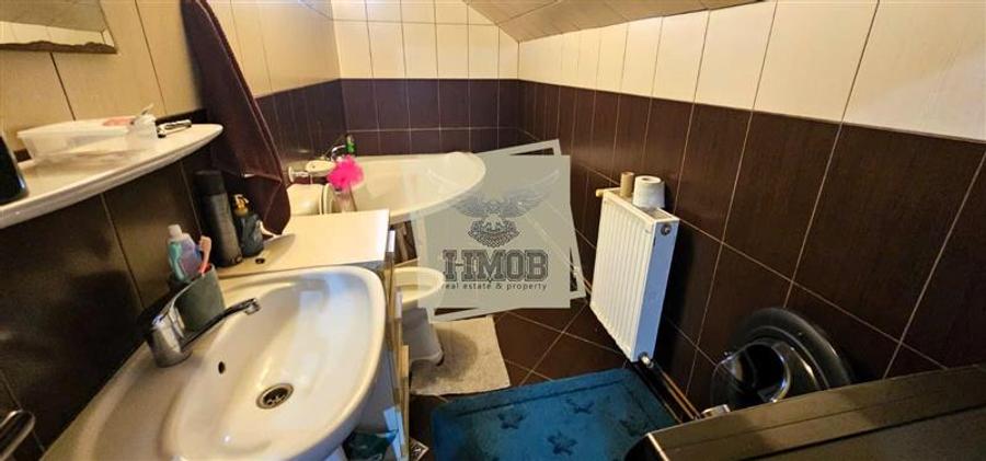 Casă individuală cu 10 camere cu Canalizare în Daia