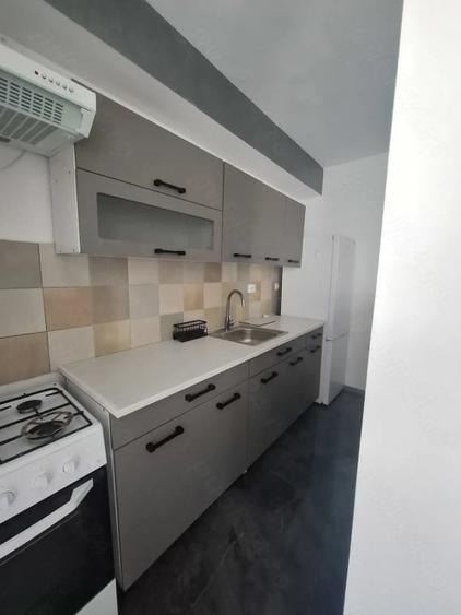 Apartament 2 camere / zona vivo/ loc de parcare/central proprie - 8