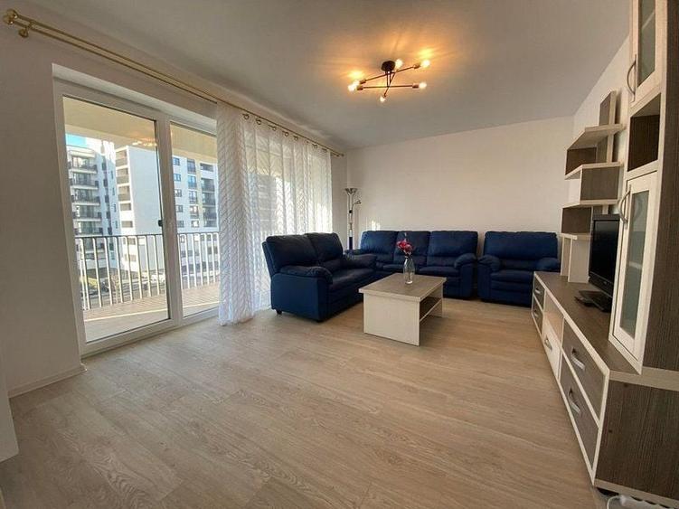 Apartament cu 3 camere decomandat în Tractorul