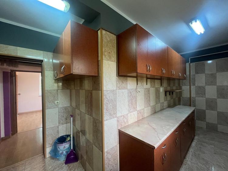 Apartament cu 3 camere decomandat, mobilat în Ferentari