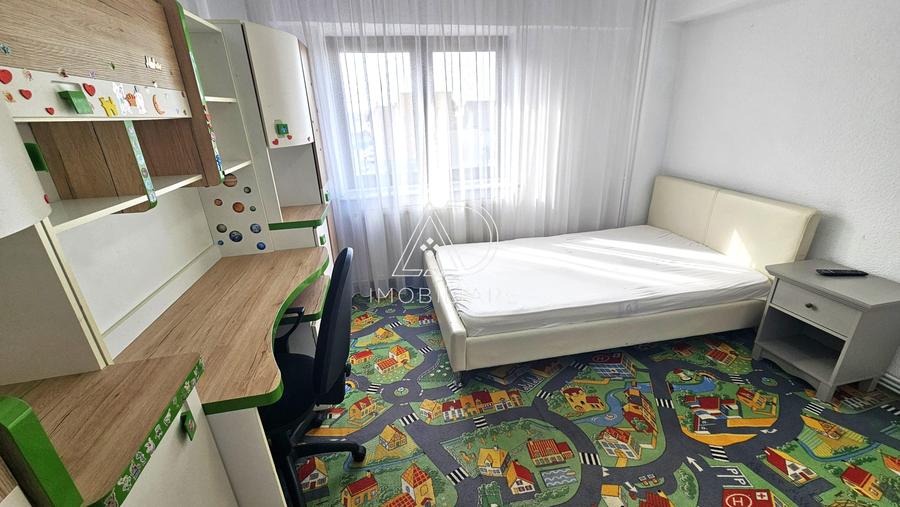 Apartament cu 3 camere decomandat în Victoria