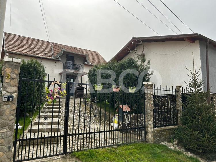Casă individuală cu 7 camere cu Canalizare în Șura Mare