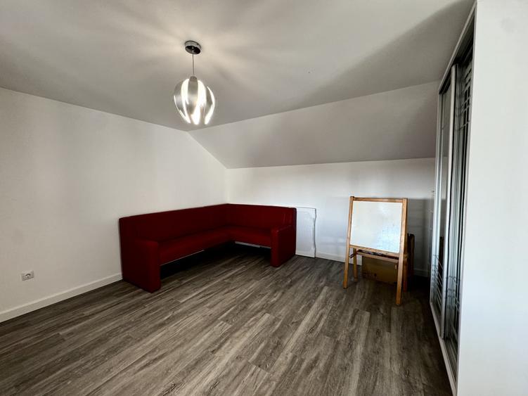 Casă individuală cu 6 camere cu Canalizare în Dâmbul Rotund
