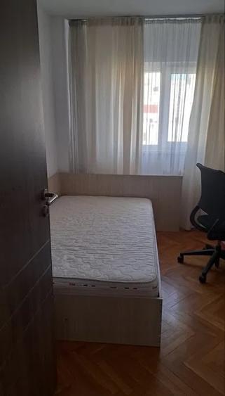 Apartament cu 3 camere semidecomandat, mobilat în Turda