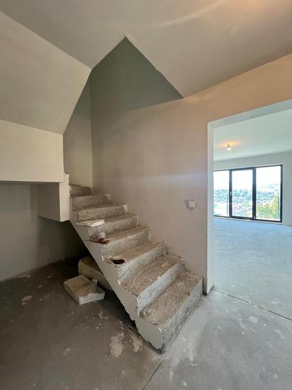 Duplex cu 3 camere cu Canalizare în Est