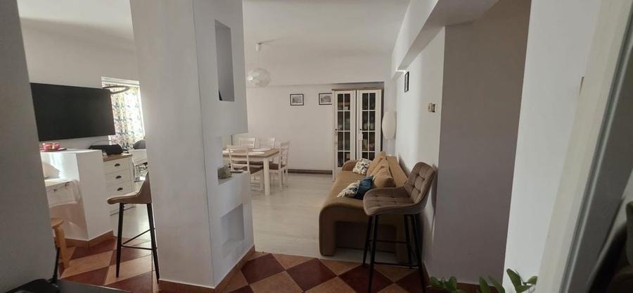 Apartament cu 3 camere decomandat în Brazda lui Novac