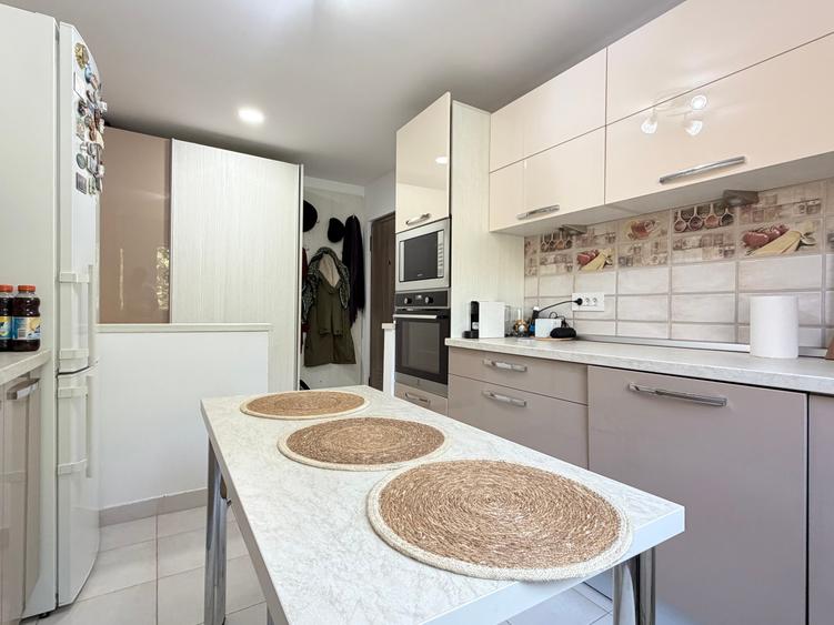 Apartament cu 3 camere semidecomandat în Gheorghe Lazăr